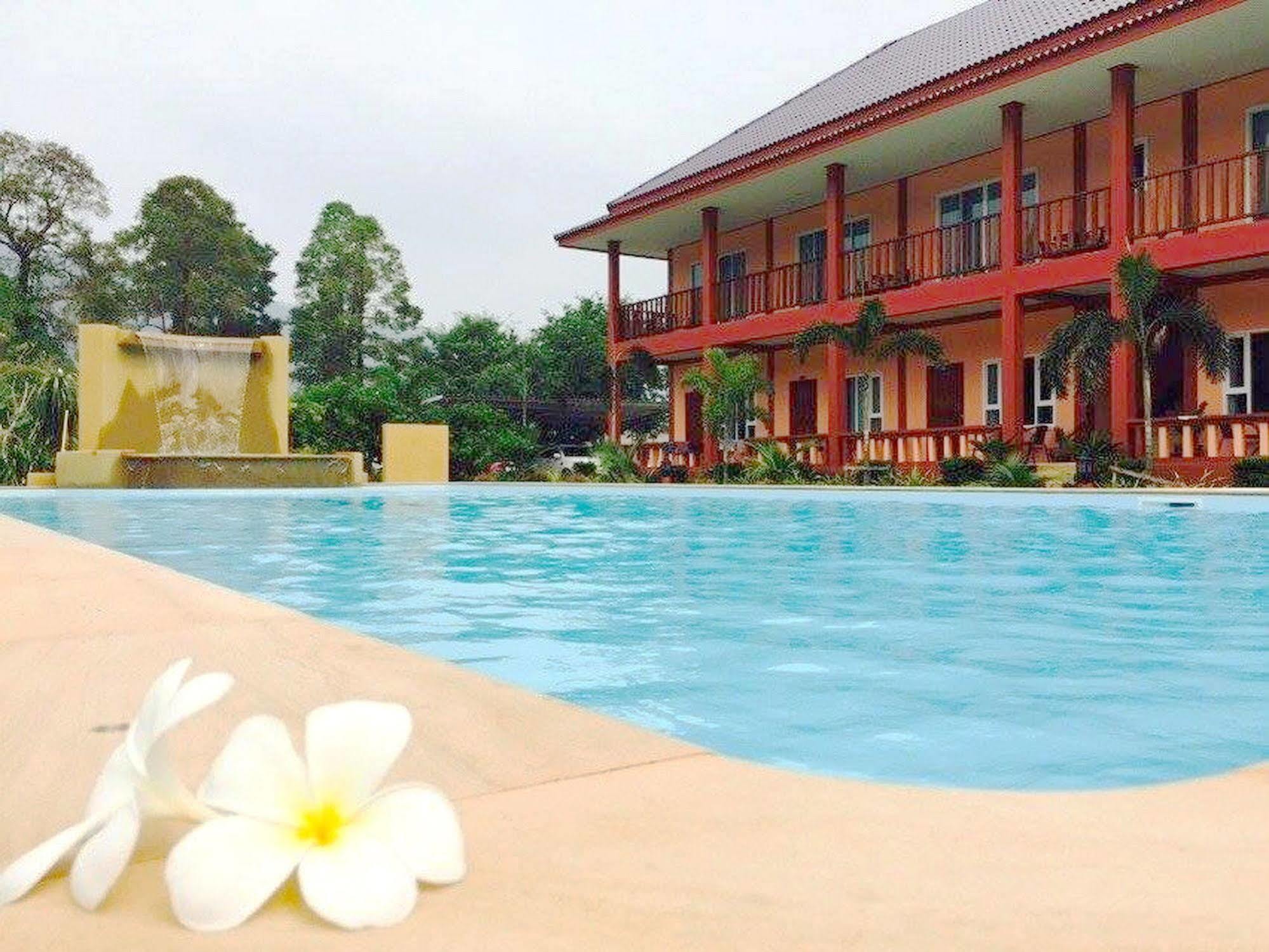 Peaceful Resort Krabi, Koh Lanta - SHA Plus Bagian luar foto